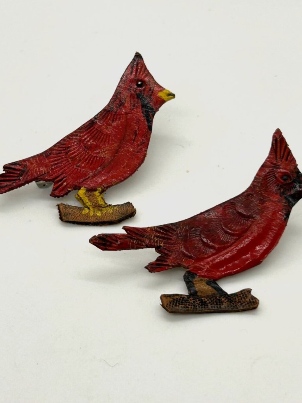 Vintage Cardinal Brooch Handcrafted Leather Birds Hand Painted - Picture 7 of 15